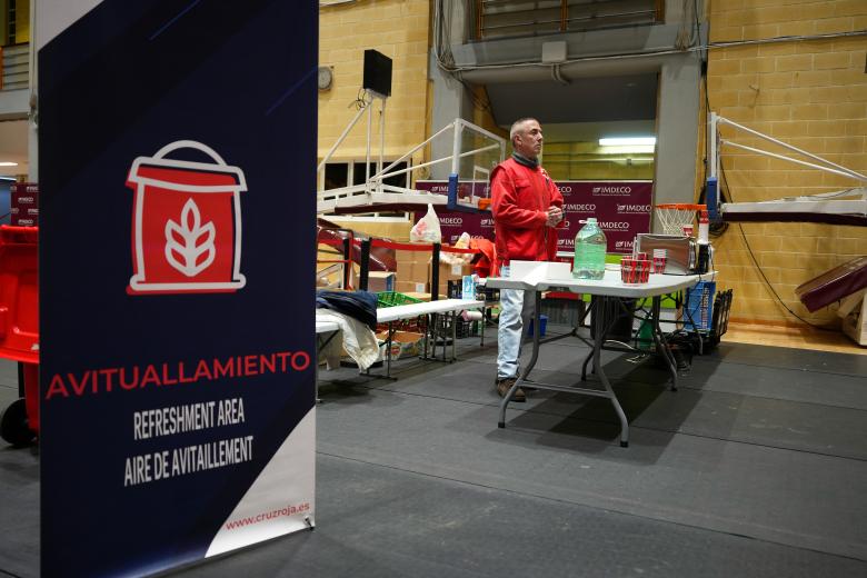 El Palacio de Deportes Vistalegre de Córdoba se ha habilitado para atender a las personas desalojadas por la crecida del río.
