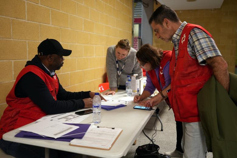 El Palacio de Deportes Vistalegre de Córdoba se ha habilitado para atender a las personas desalojadas por la crecida del río.