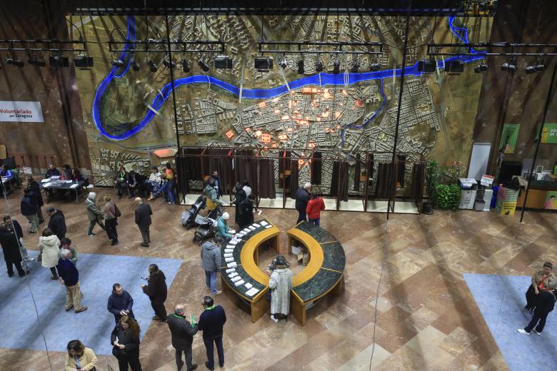 otaciones en el Ayuntamiento de Zaragoza durante las elecciones autonómicas que se celebran este domingo en Aragón