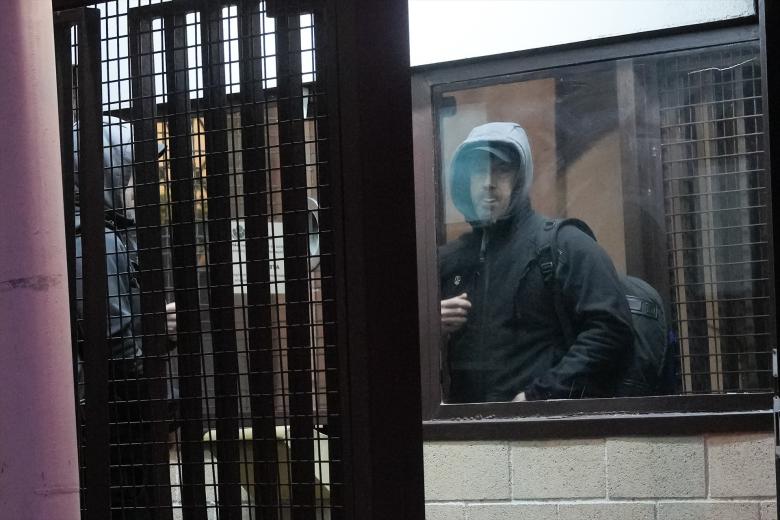 El exjefe militar de ETA Garikoitz Aspiazu Rubina, alias 'Txeroki', a su salida de la prisión de Martutene, a 9 de febrero de 2026, en San Sebastián, Guipúzcoa, País Vasco (España). El Gobierno del País Vasco ha concedido al exjefe militar de ETA Garikoitz Aspiazu Rubina, conocido como ‘Txeroki’, el régimen de semilibertad, medida que le permite salir del centro penitenciario de lues a viernes regresando cada noche a dormir a la cárcel de Martutene.

Unanue / Europa Press
09 FEBRERO 2026
08/2/2026