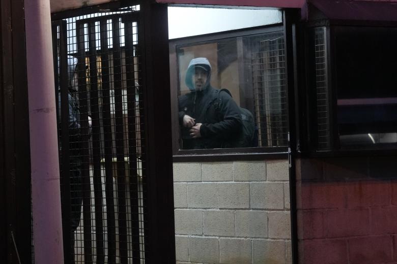 El exjefe militar de ETA Garikoitz Aspiazu Rubina, alias 'Txeroki', a su salida de la prisión de Martutene, a 9 de febrero de 2026, en San Sebastián, Guipúzcoa, País Vasco (España). El Gobierno del País Vasco ha concedido al exjefe militar de ETA Garikoitz Aspiazu Rubina, conocido como ‘Txeroki’, el régimen de semilibertad, medida que le permite salir del centro penitenciario de lues a viernes regresando cada noche a dormir a la cárcel de Martutene.

Unanue / Europa Press
09 FEBRERO 2026
08/2/2026