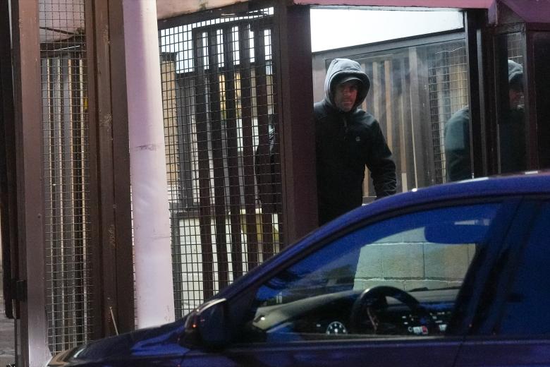 El exjefe militar de ETA Garikoitz Aspiazu Rubina, alias 'Txeroki', a su salida de la prisión de Martutene, a 9 de febrero de 2026, en San Sebastián, Guipúzcoa, País Vasco (España). El Gobierno del País Vasco ha concedido al exjefe militar de ETA Garikoitz Aspiazu Rubina, conocido como ‘Txeroki’, el régimen de semilibertad, medida que le permite salir del centro penitenciario de lues a viernes regresando cada noche a dormir a la cárcel de Martutene.

Unanue / Europa Press
09 FEBRERO 2026
08/2/2026