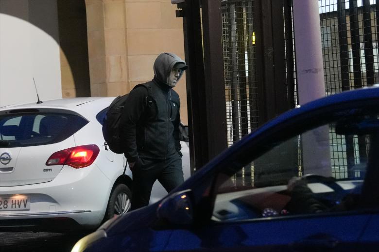 El exjefe militar de ETA Garikoitz Aspiazu Rubina, alias 'Txeroki', a su salida de la prisión de Martutene, a 9 de febrero de 2026, en San Sebastián, Guipúzcoa, País Vasco (España). El Gobierno del País Vasco ha concedido al exjefe militar de ETA Garikoitz Aspiazu Rubina, conocido como ‘Txeroki’, el régimen de semilibertad, medida que le permite salir del centro penitenciario de lues a viernes regresando cada noche a dormir a la cárcel de Martutene.

Unanue / Europa Press
09 FEBRERO 2026
08/2/2026