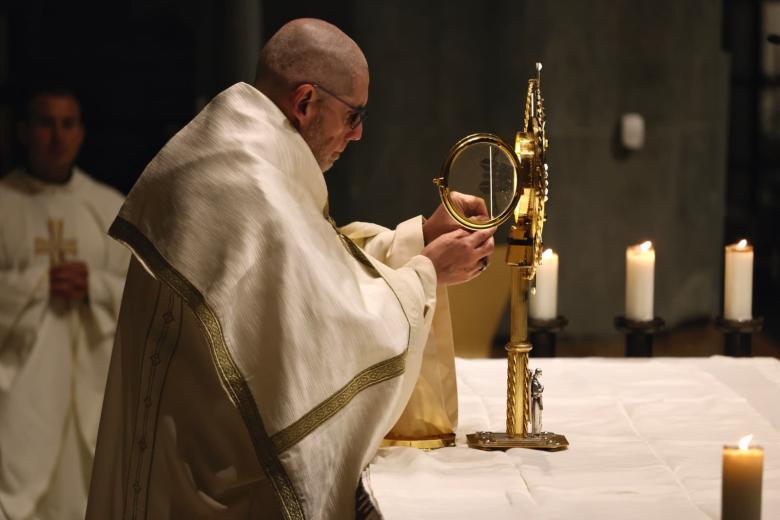 Adoración por el décimo aniversario de Effetá en la Sagrada Familia de Barcelona