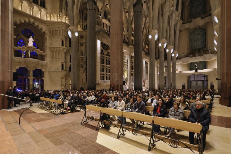 Adoración por el décimo aniversario de Effetá en la Sagrada Familia de Barcelona