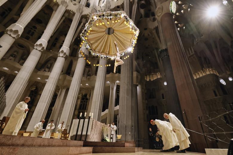 Adoración por el décimo aniversario de Effetá en la Sagrada Familia de Barcelona