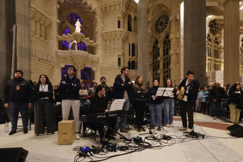 Adoración por el décimo aniversario de Effetá en la Sagrada Familia de Barcelona