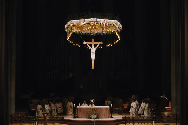 Adoración por el décimo aniversario de Effetá en la Sagrada Familia de Barcelona