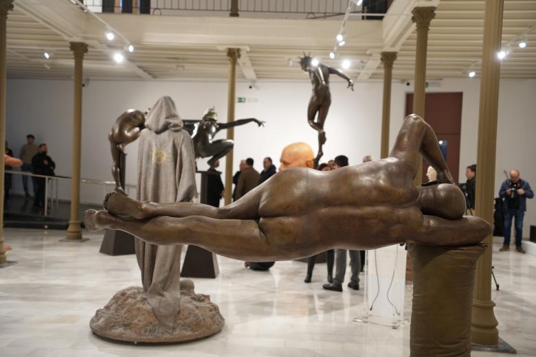 Pie: El escultor cordobés José Manuel Belmonte presenta en el Teatro Cómico Principal la exposición Fondo y forma, una retrospectiva que repasa más de 40 años de trayectoria artística