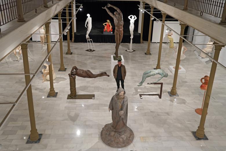 Pie: El escultor cordobés José Manuel Belmonte presenta en el Teatro Cómico Principal la exposición Fondo y forma, una retrospectiva que repasa más de 40 años de trayectoria artística