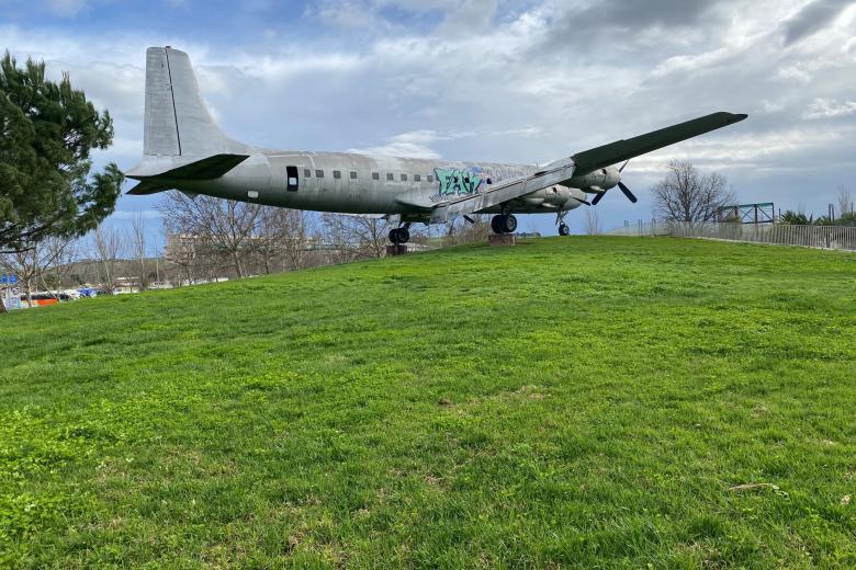 Avión Douglas DC-7, en el Balcón del Guadalquivir (Córdoba)
