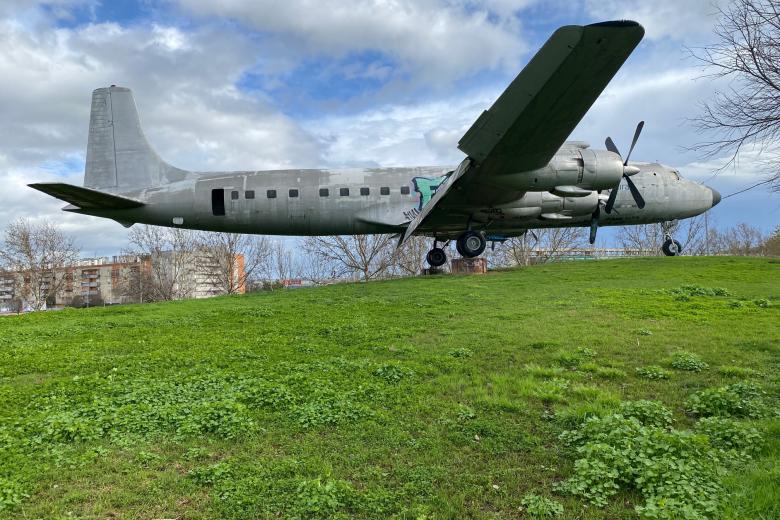 Avión Douglas DC-7, en el Balcón del Guadalquivir (Córdoba)