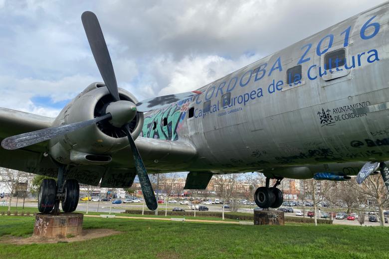 Avión Douglas DC-7, en el Balcón del Guadalquivir (Córdoba)