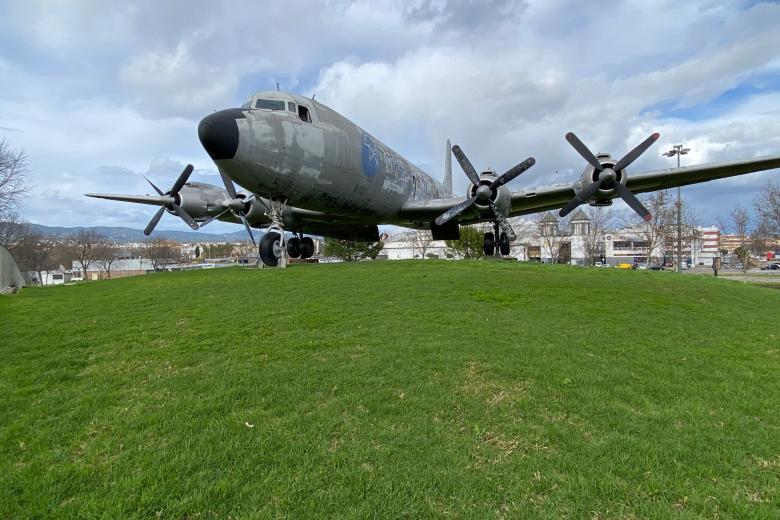 Avión Douglas DC-7, en el Balcón del Guadalquivir (Córdoba)