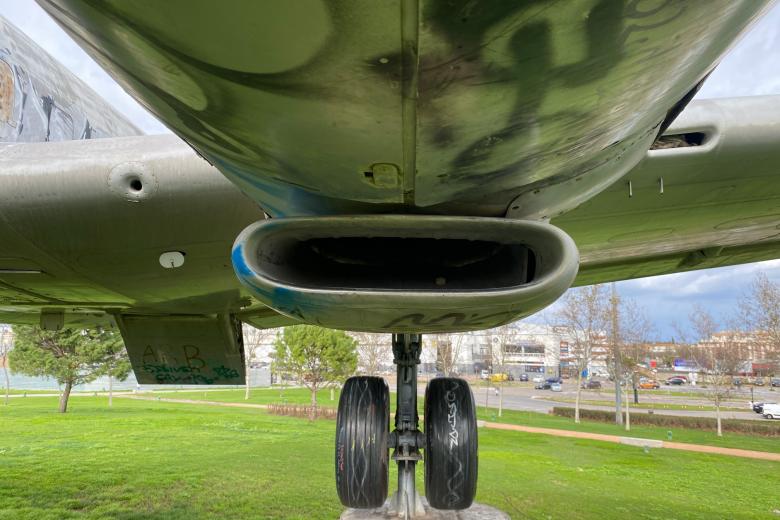 Avión Douglas DC-7, en el Balcón del Guadalquivir (Córdoba)