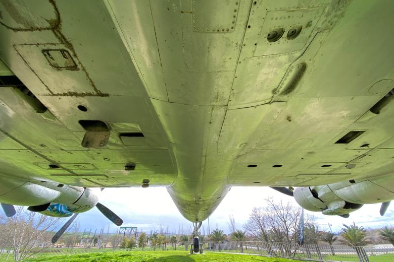 Avión Douglas DC-7, en el Balcón del Guadalquivir (Córdoba)