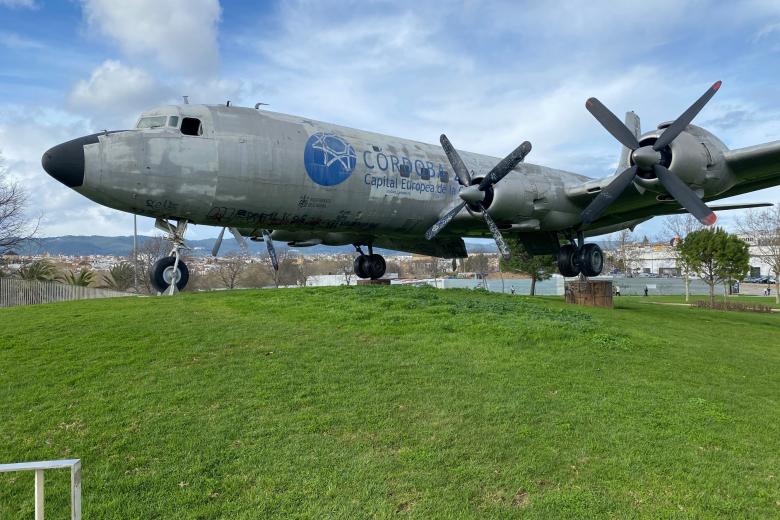 Avión Douglas DC-7, en el Balcón del Guadalquivir (Córdoba)