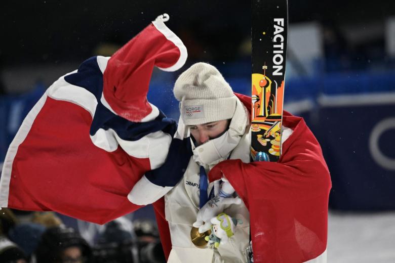 El noruego Tormod Frostad (195.50) se hizo con el oro en la modalidad de 'big air' masculino de esquí acrobático, olímpica por segunda vez en la historia, en un podio que completaron el estadounidense Mac Forehand (193.25) y el austriaco Matej Svancer (191.25). La final, al igual que en categoría femenina, se retrasó unos minutos a causa de las fuertes nevadas en Livigno. Estuvo reñida y hasta ocho esquiadores superaron los 90 puntos en alguno de sus saltos, y los tres primeros terminaron en un rango de poco más de cuatro puntos.