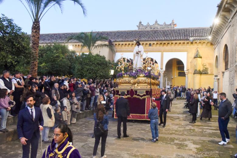El Vía Crucis de la Agrupación de Cofradías, en imágenes