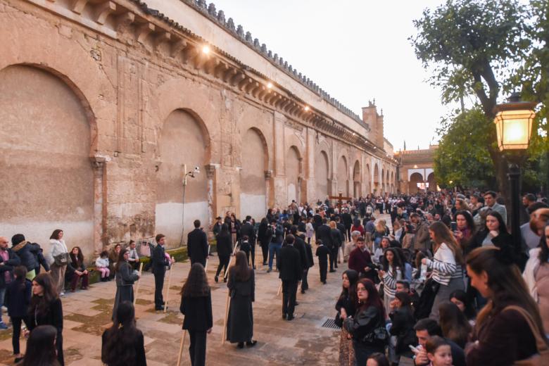 El Vía Crucis de la Agrupación de Cofradías, en imágenes