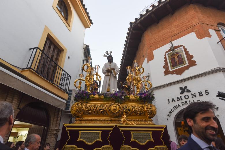 El Vía Crucis de la Agrupación de Cofradías, en imágenes