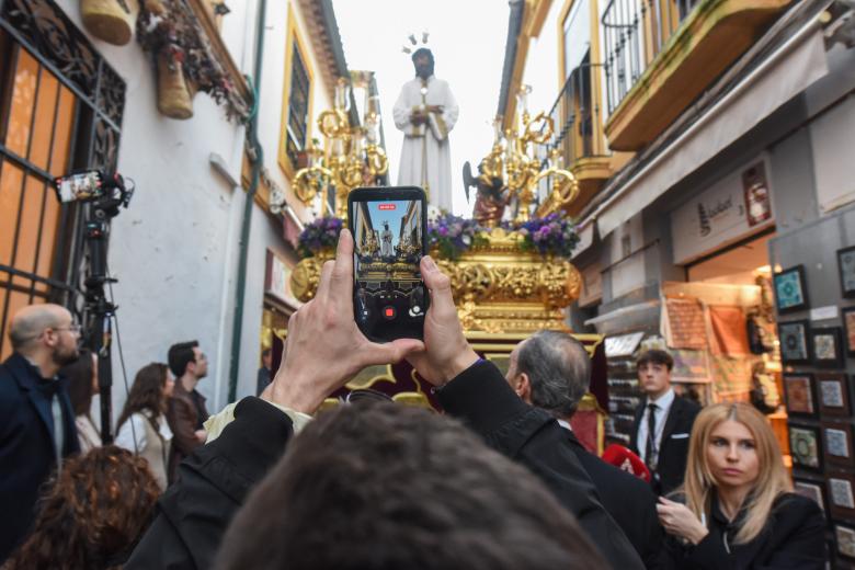 El Vía Crucis de la Agrupación de Cofradías, en imágenes