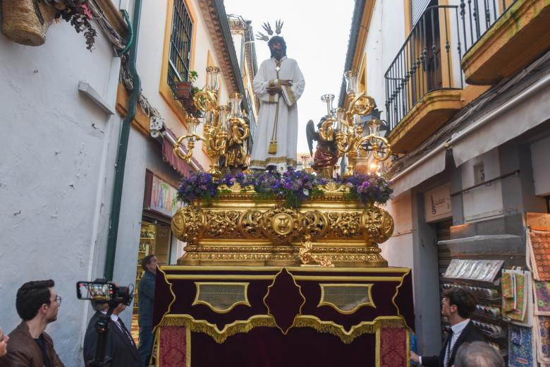 El Vía Crucis de la Agrupación de Cofradías, en imágenes
