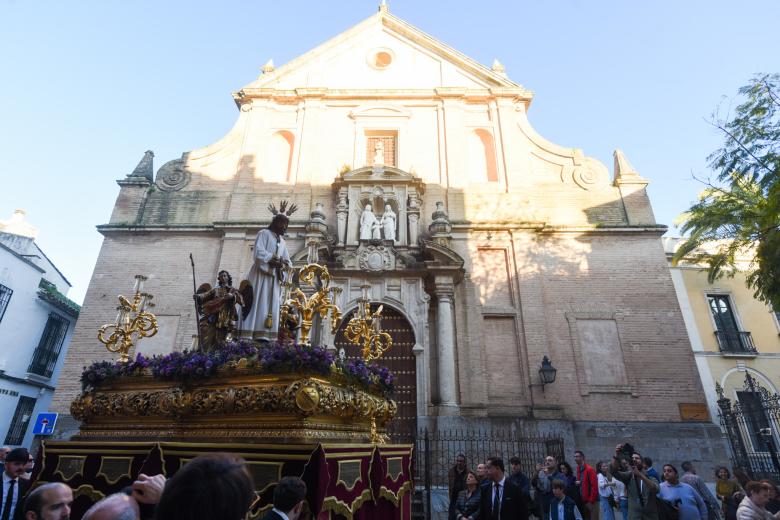 El Vía Crucis de la Agrupación de Cofradías, en imágenes