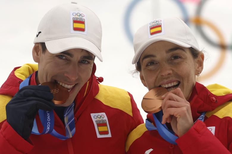 Oriol Cardona y Ana Alonso tras lograr la medalla de bronce en relevosIntroduzca texto aquí


Oriol Cardona y Ana Alonso tras lograr la medalla de bronce en relevosIntroduzca texto aquí


Oriol Cardona y Ana Alonso tras lograr la medalla de bronce en relevos