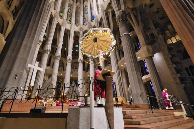 Vigilia Sent la Creu en la Sagrada Familia de Barcelona
