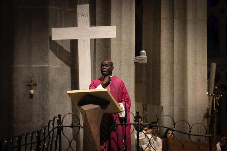 Vigilia Sent la Creu en la Sagrada Familia de Barcelona