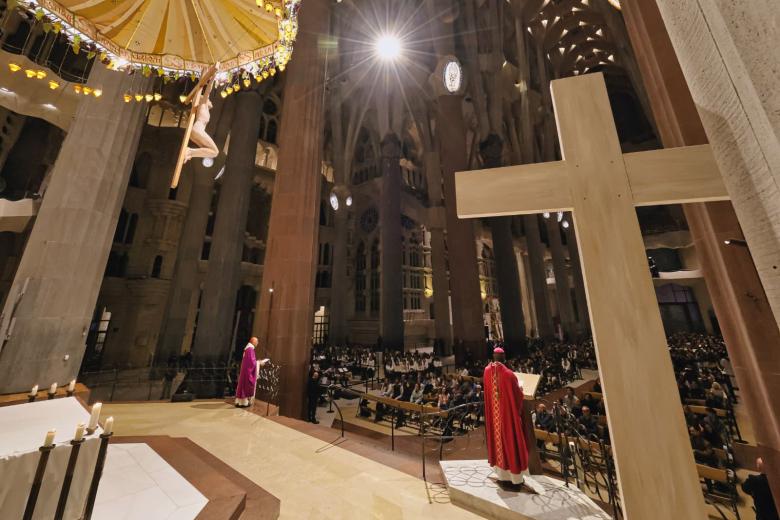 Vigilia Sent la Creu en la Sagrada Familia de Barcelona