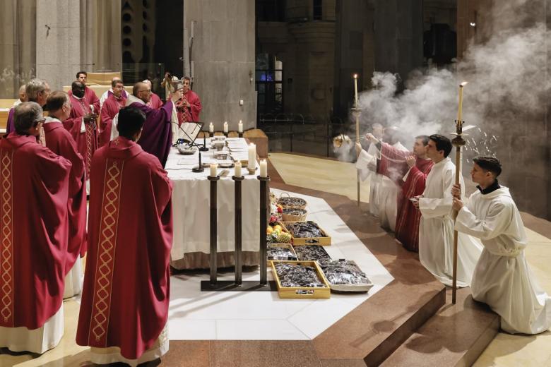 Vigilia Sent la Creu en la Sagrada Familia de Barcelona