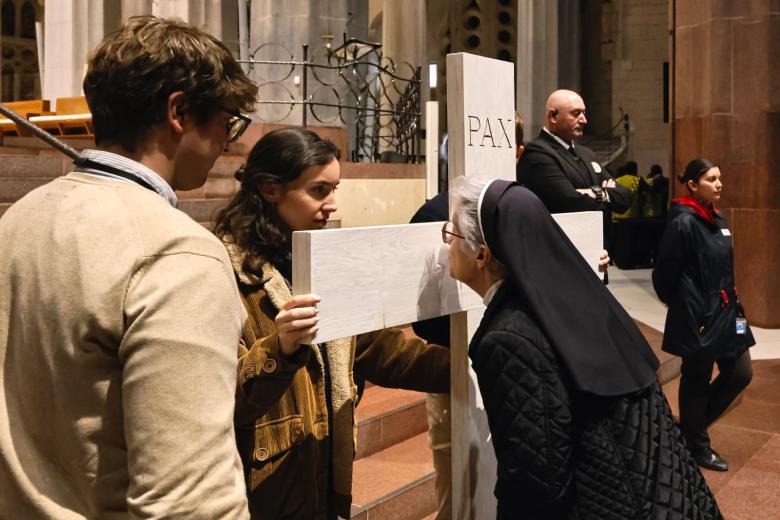 Vigilia Sent la Creu en la Sagrada Familia de Barcelona