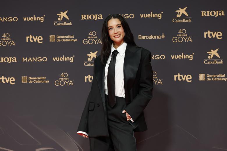 María Pedraza se ha decantado por un smoking de corte masculino