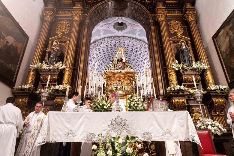 Misa y ambiente Viernes de Dolores en la plaza de Capuchinos de Córdoba 2026