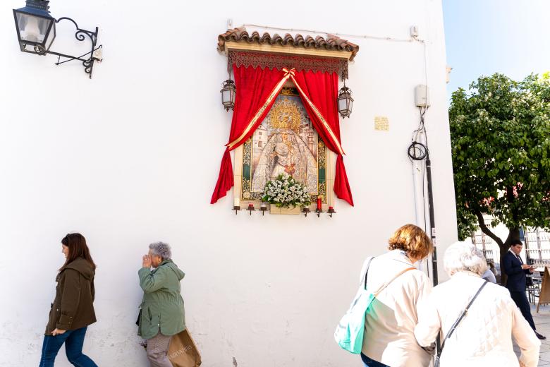 Misa y ambiente Viernes de Dolores en la plaza de Capuchinos de Córdoba 2026