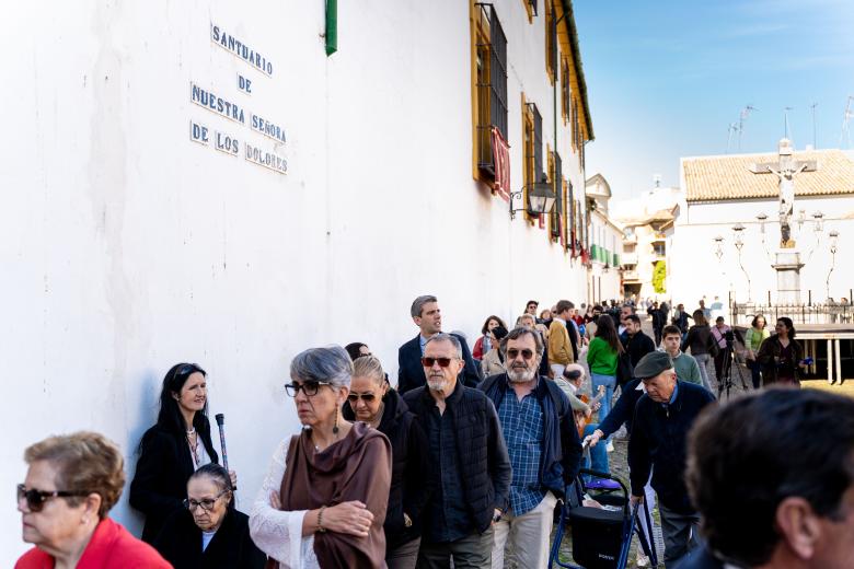 Misa y ambiente Viernes de Dolores en la plaza de Capuchinos de Córdoba 2026