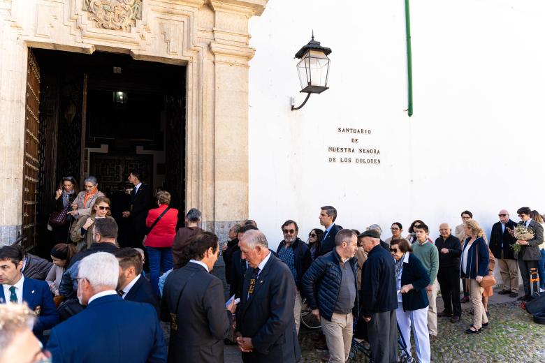 Misa y ambiente Viernes de Dolores en la plaza de Capuchinos de Córdoba 2026