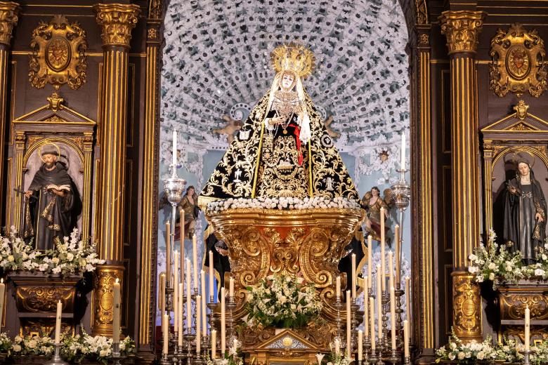 Misa y ambiente Viernes de Dolores en la plaza de Capuchinos de Córdoba 2026