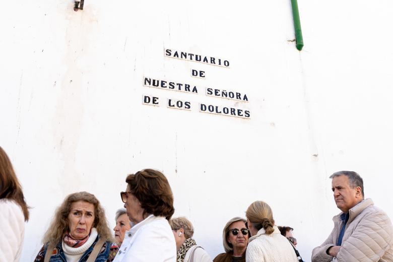 Misa y ambiente Viernes de Dolores en la plaza de Capuchinos de Córdoba 2026