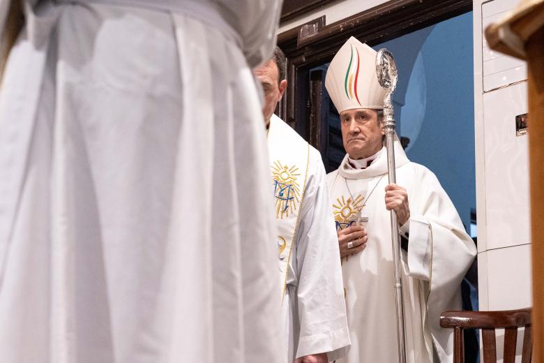 Misa y ambiente Viernes de Dolores en la plaza de Capuchinos de Córdoba 2026