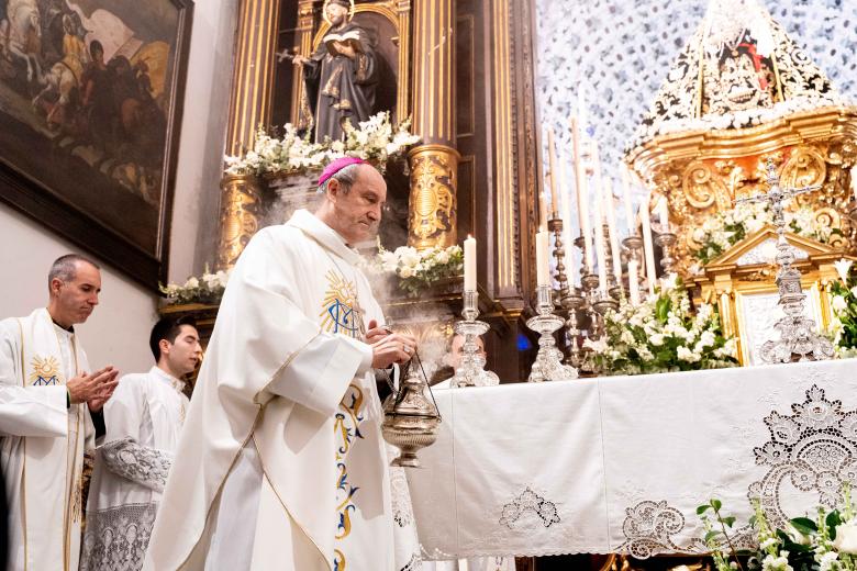 Misa y ambiente Viernes de Dolores en la plaza de Capuchinos de Córdoba 2026