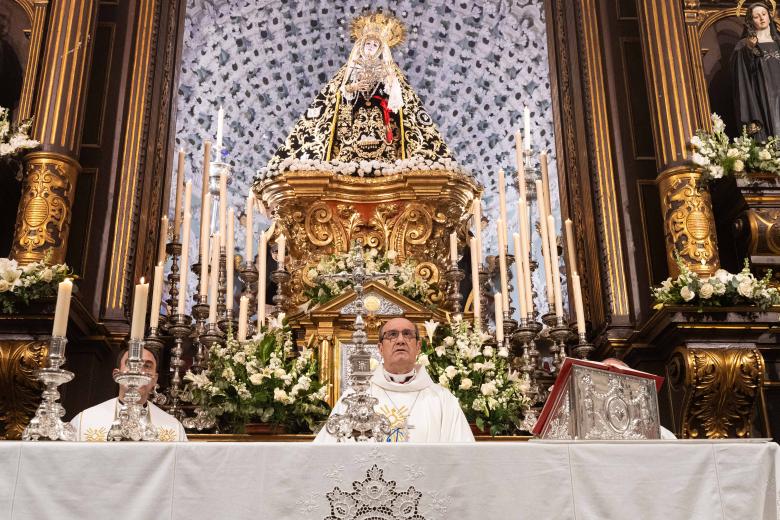 Misa y ambiente Viernes de Dolores en la plaza de Capuchinos de Córdoba 2026