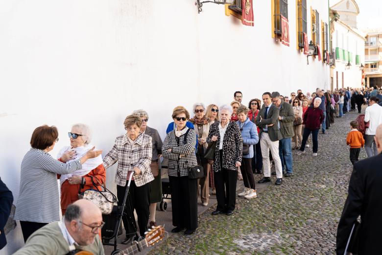Misa y ambiente Viernes de Dolores en la plaza de Capuchinos de Córdoba 2026