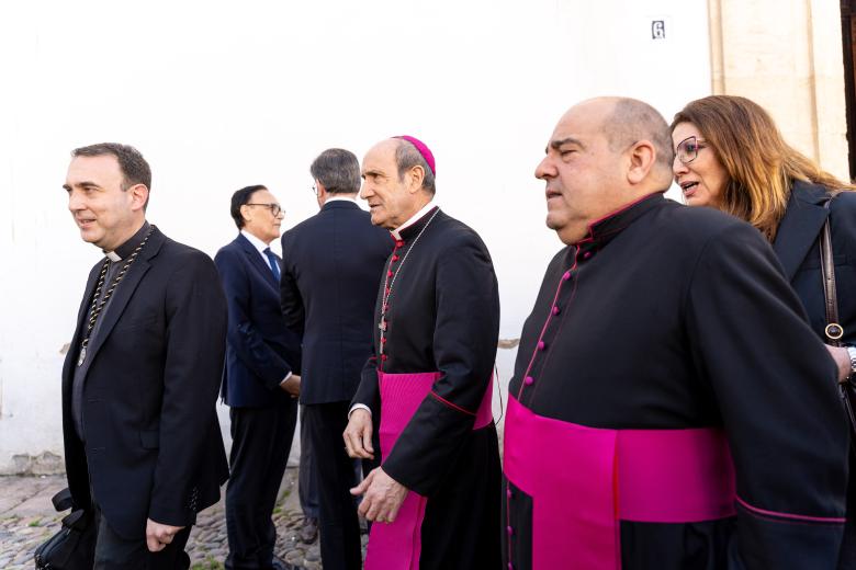 Misa y ambiente Viernes de Dolores en la plaza de Capuchinos de Córdoba 2026