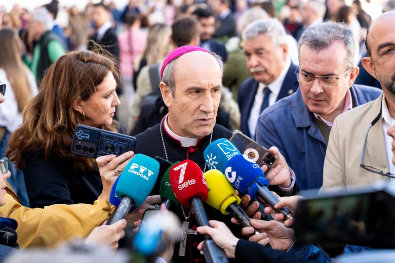 Misa y ambiente Viernes de Dolores en la plaza de Capuchinos de Córdoba 2026