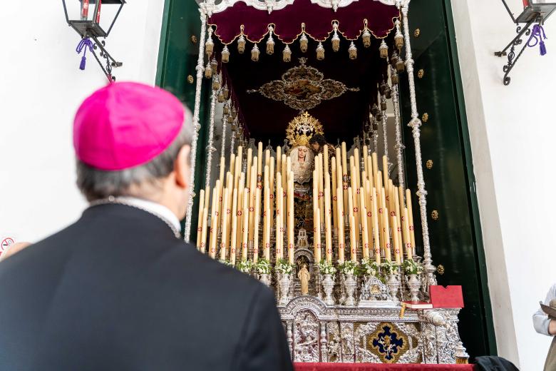 Misa y ambiente Viernes de Dolores en la plaza de Capuchinos de Córdoba 2026