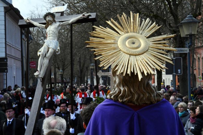Imagen de la tradicional procesión del Domingo de Ramos en las calles de Heiligenstadt Alemania).