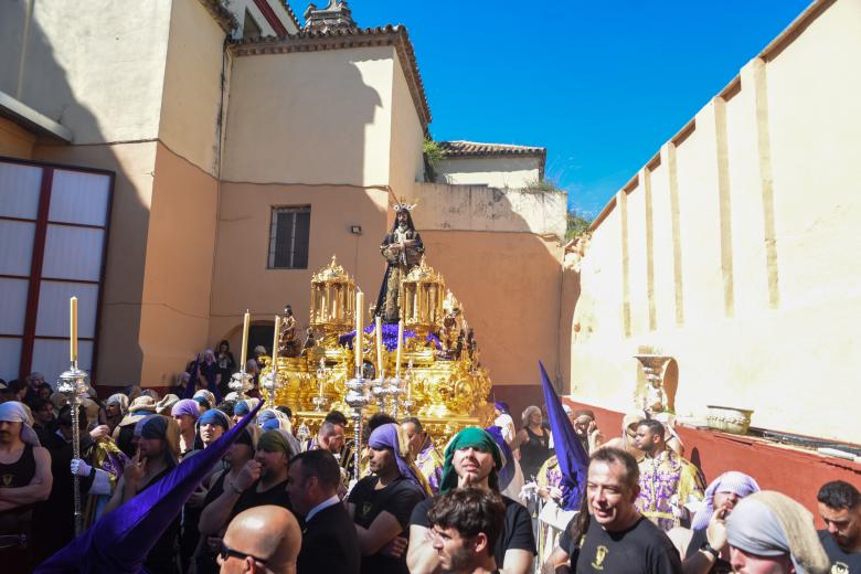 Hermandad del Rescatado durante su salida el Domingo de Ramos